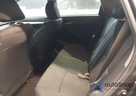 2011 Toyota Matrix z USA, uszkodzony, nr VIN 2T1KU4EE0BC706306